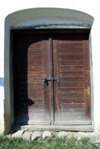 Schlichte Kellertür